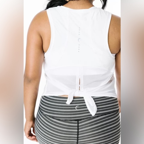 Zyia Active White High Neck Open Back with Split Mesh Active Tank Size Medium M. - Picture 2 of 14